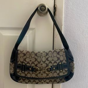 Coach Shoulder bag. Black leather and brown logo prints.